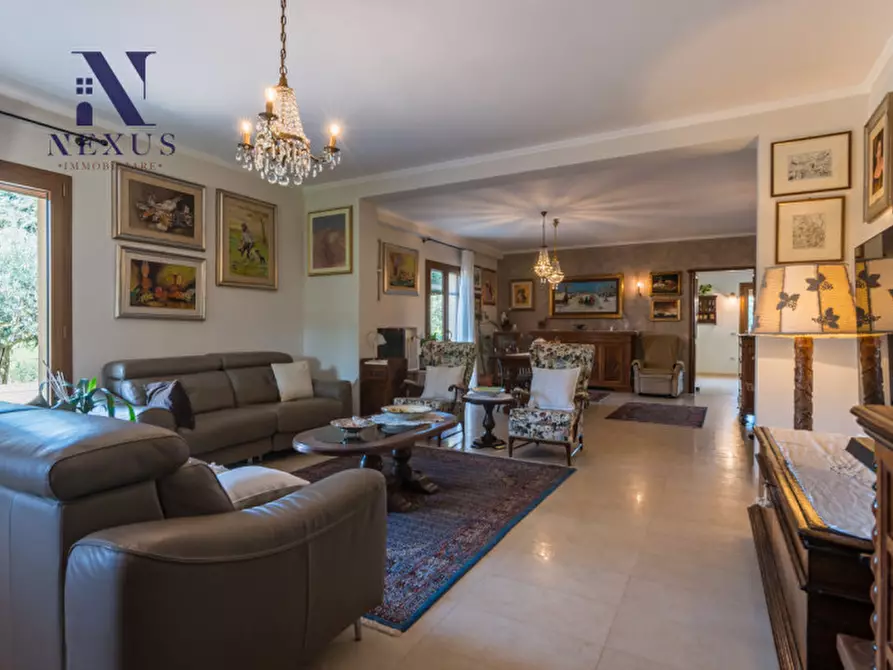 Immagine 12 di Villa in vendita  a Fano