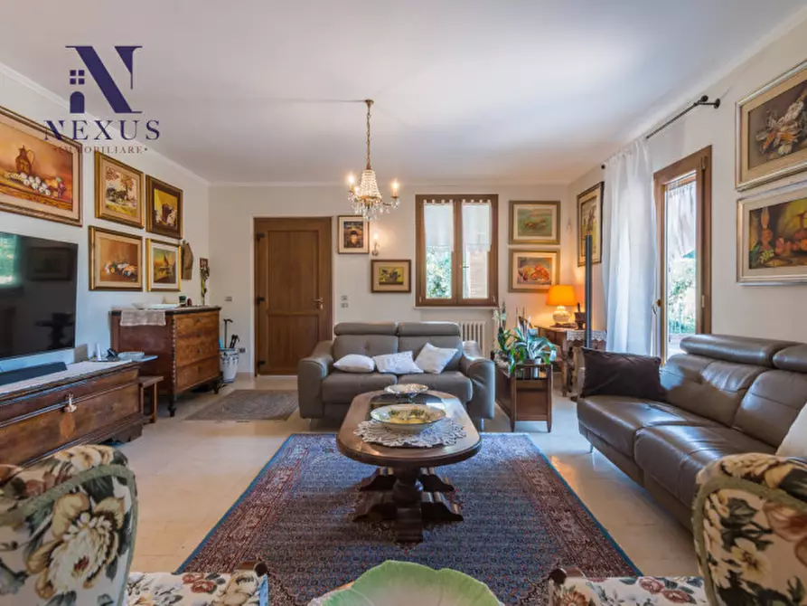 Immagine 19 di Villa in vendita  a Fano