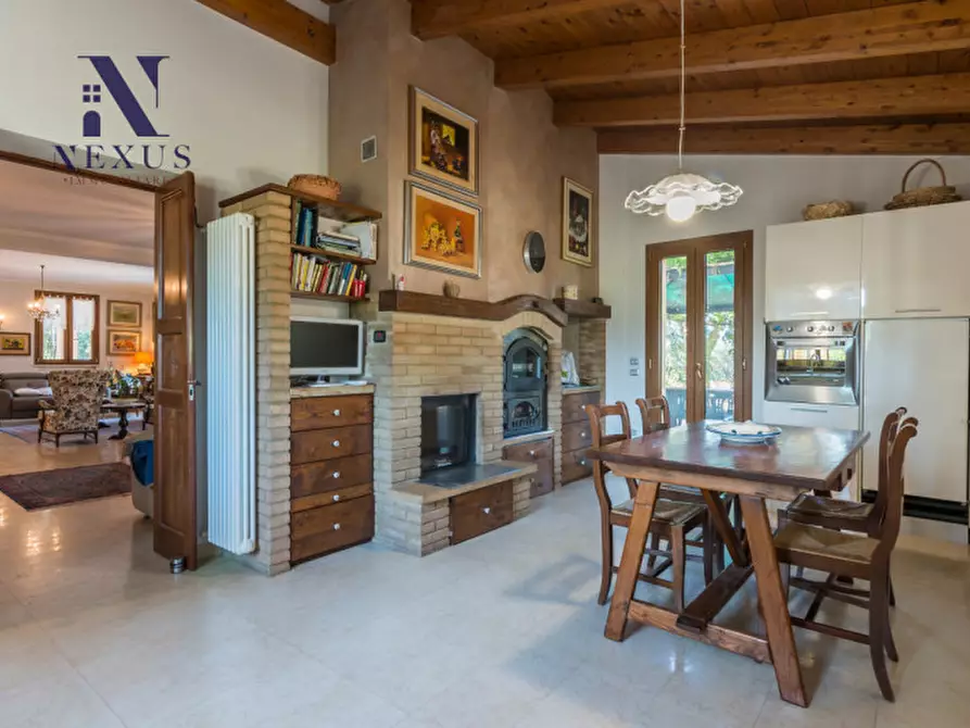 Immagine 20 di Villa in vendita  a Fano