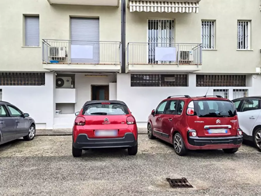 Immagine 16 di Negozio in vendita  in Via Antonio Federico Ozanam, 8, 36100 Vicenza VI, Italia a Vicenza