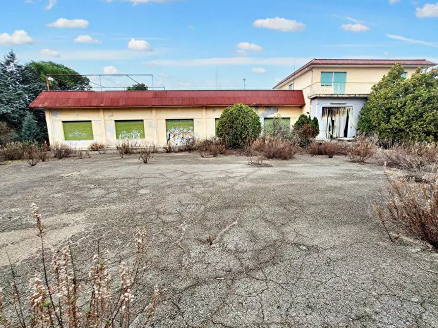 Immagine 1 di Attività commerciale in vendita  in Via La Croce, N. 17/18 a Camerata Picena