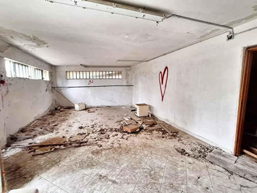 Immagine 9 di Attività commerciale in vendita  in Via La Croce, N. 17/18 a Camerata Picena