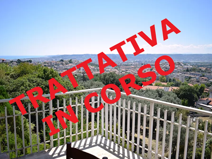 Immagine 1 di Appartamento in vendita  in Strada Colle Scorrano, 52 a Pescara