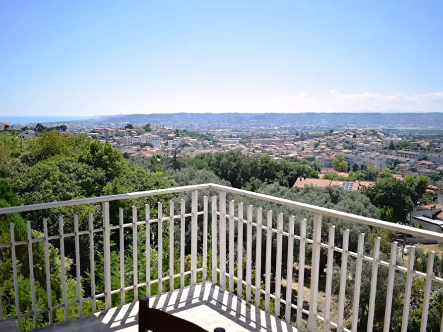 Immagine 12 di Appartamento in vendita  in Strada Colle Scorrano, 52 a Pescara