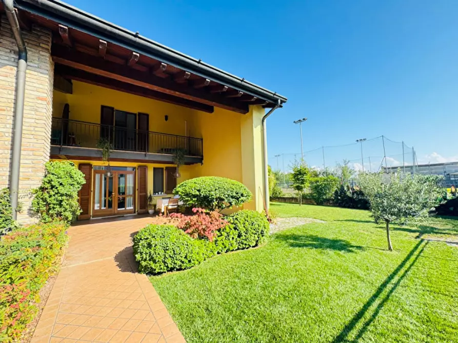 Immagine 2 di Villa in vendita  a Calvisano