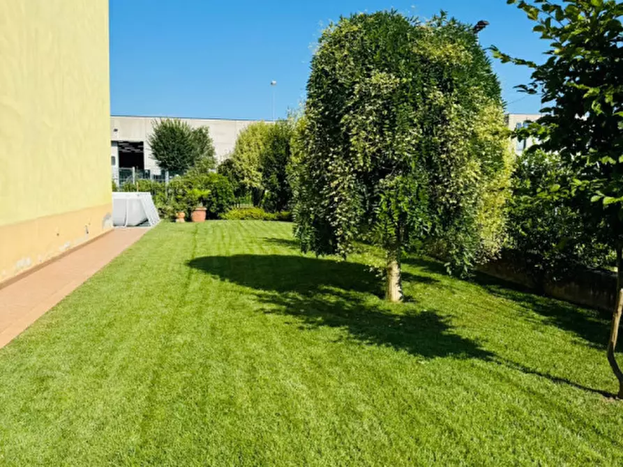 Immagine 36 di Villa in vendita  a Calvisano