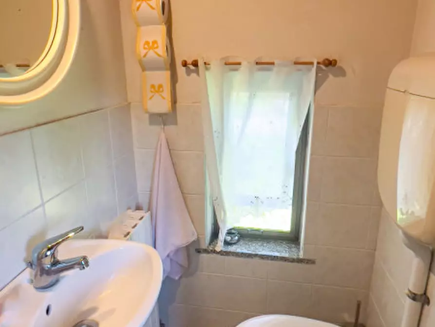 Immagine 14 di Casa bifamiliare in vendita  a Correzzola