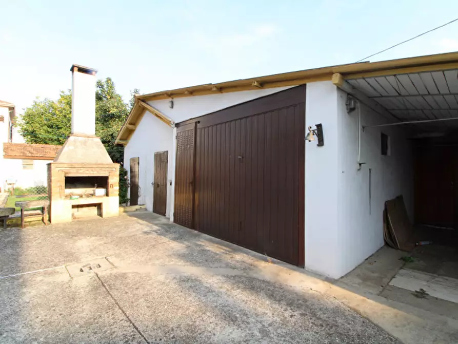 Immagine 2 di Casa bifamiliare in vendita  in Via Atheste a Este