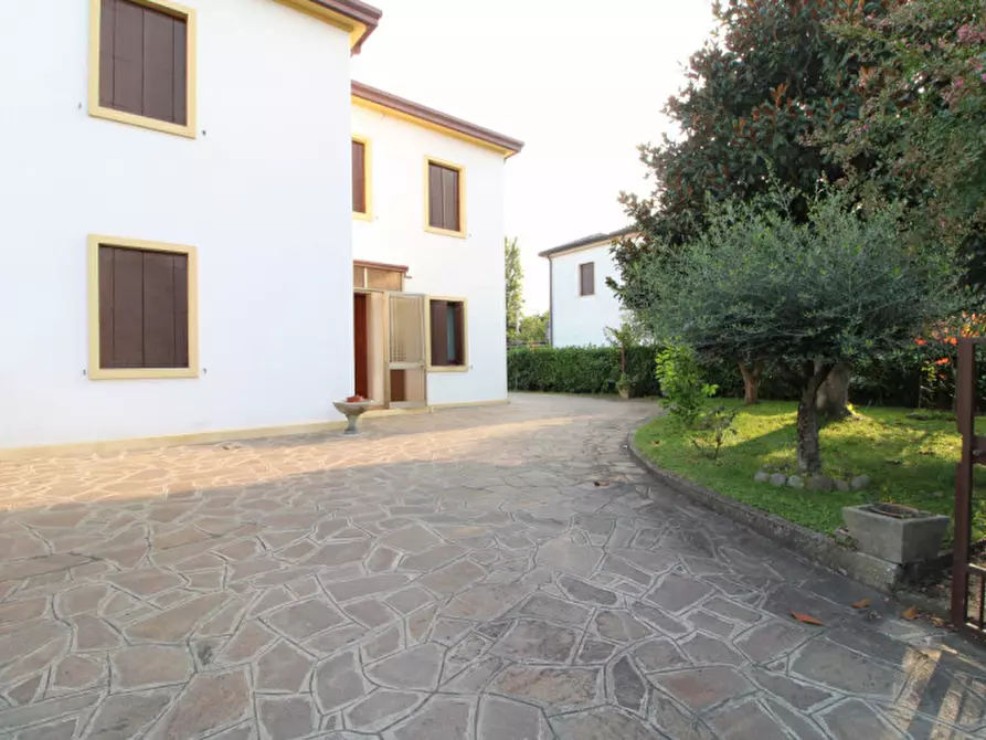 Immagine 8 di Casa bifamiliare in vendita  in Via Atheste a Este