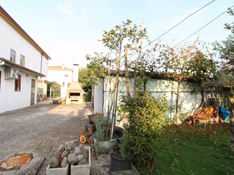 Immagine 25 di Casa bifamiliare in vendita  in Via Atheste a Este