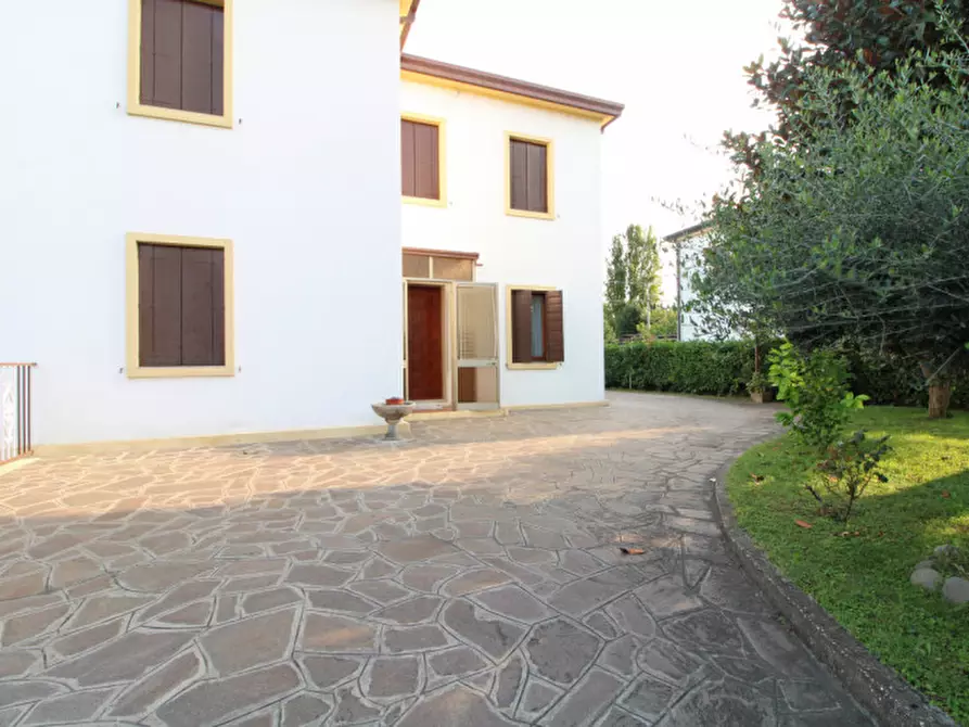 Immagine 30 di Casa bifamiliare in vendita  in Via Atheste a Este