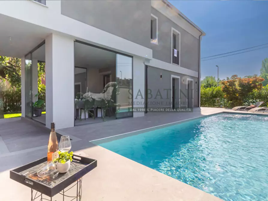 Immagine 1 di Villa in vendita  a Monza