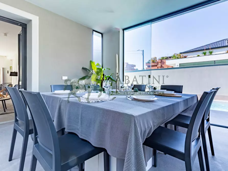 Immagine 2 di Villa in vendita  a Monza