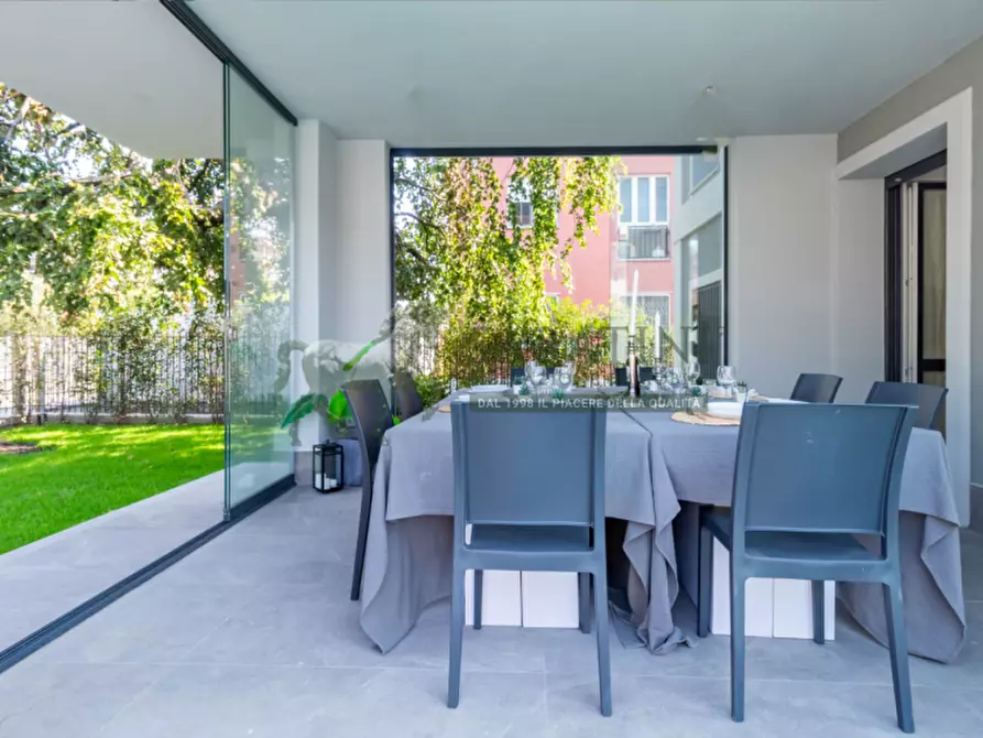 Immagine 17 di Villa in vendita  a Monza