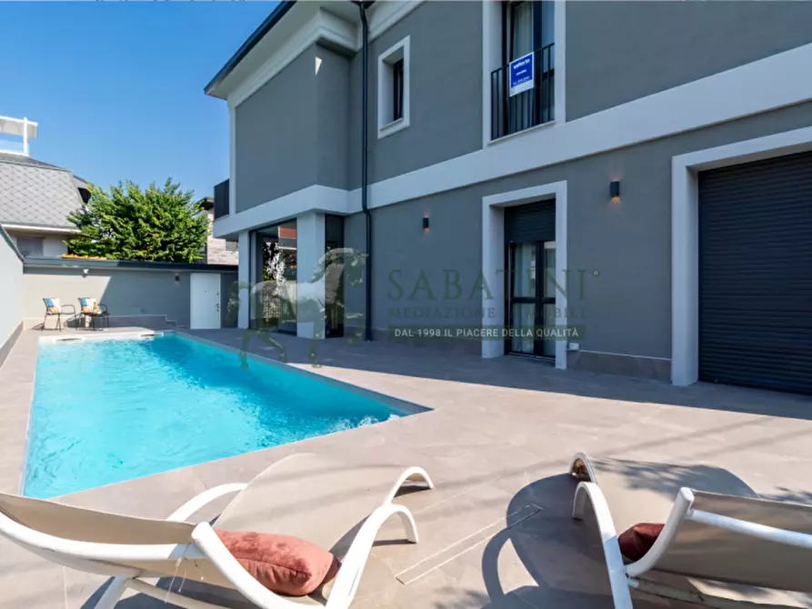 Immagine 19 di Villa in vendita  a Monza