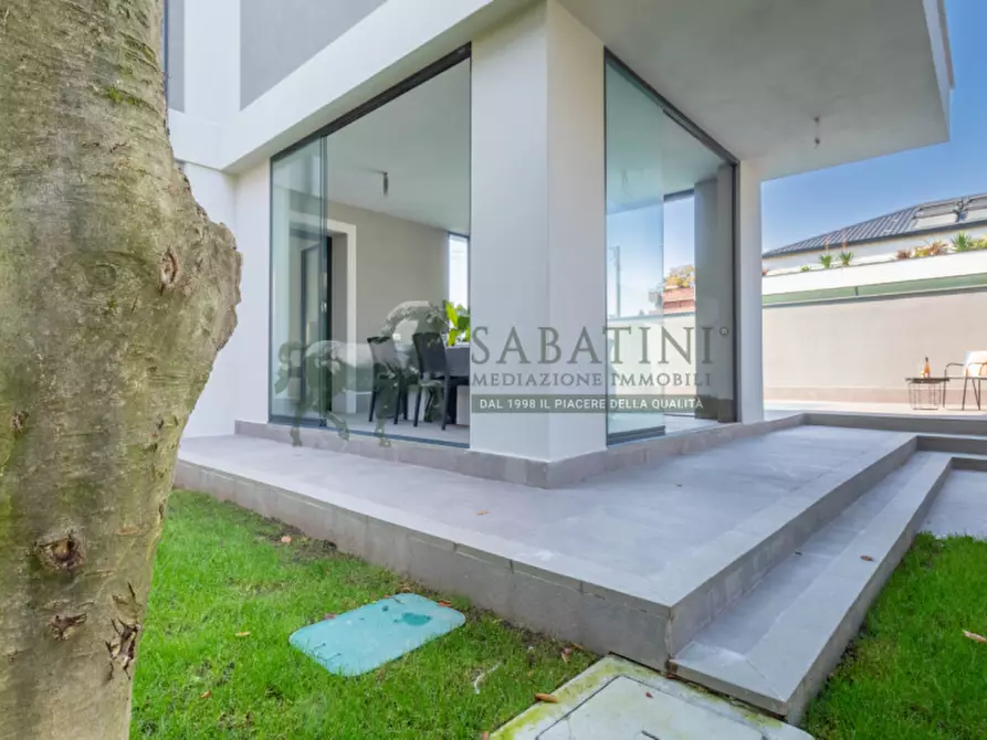 Immagine 49 di Villa in vendita  a Monza