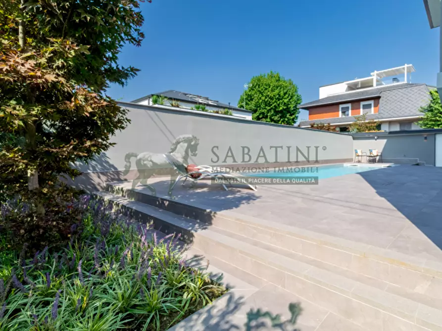 Immagine 50 di Villa in vendita  a Monza