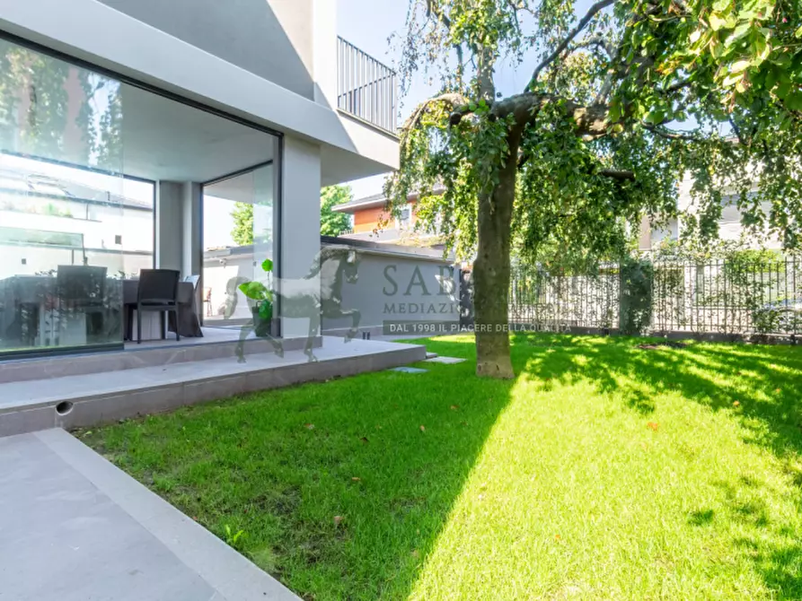 Immagine 51 di Villa in vendita  a Monza
