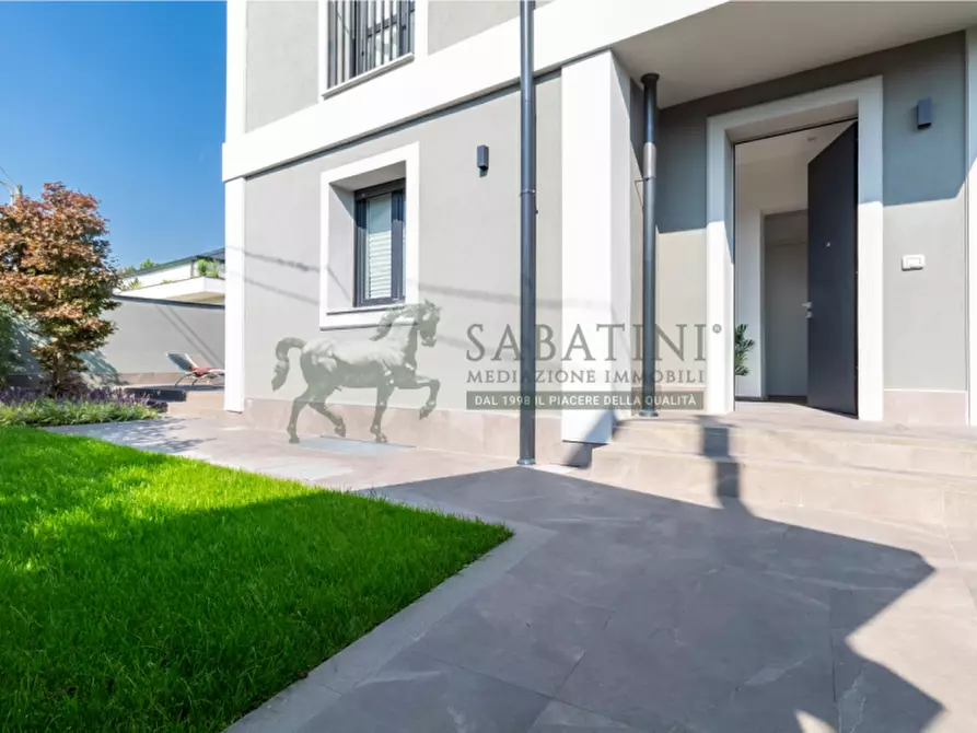 Immagine 52 di Villa in vendita  a Monza