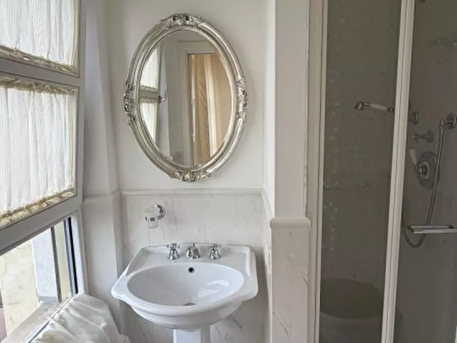 Immagine 6 di Camera in affitto  in Largo Europa a Padova