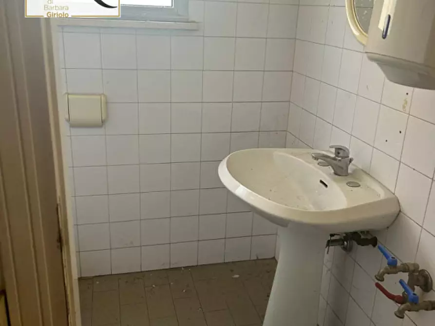 Immagine 13 di Capannone industriale in affitto  a Badia Polesine