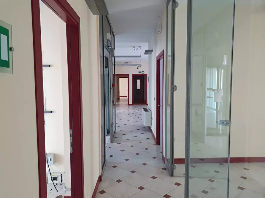 Immagine 3 di Attività commerciale in vendita  in Piazzale Kennedy a Lendinara