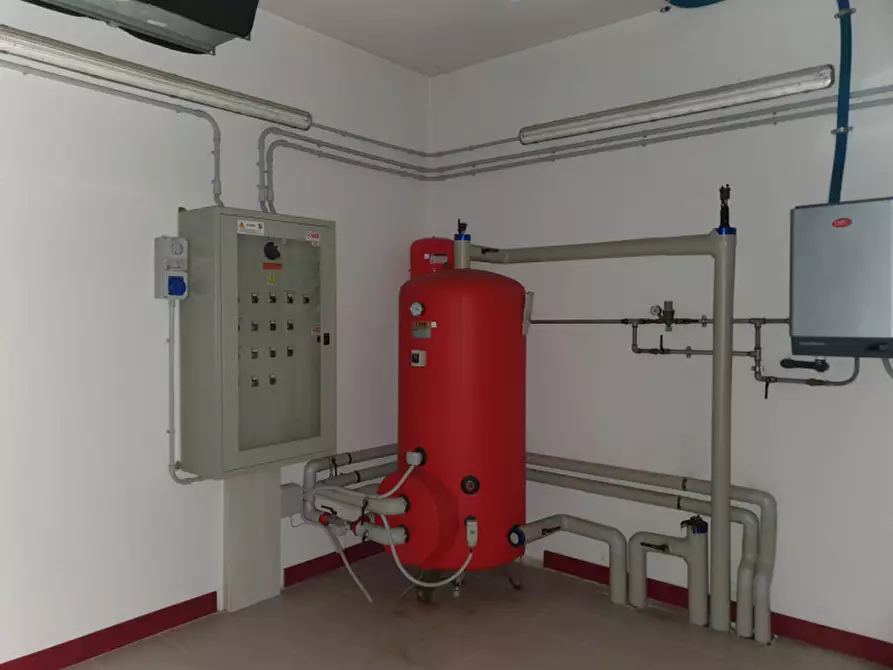 Immagine 5 di Attività commerciale in vendita  in Piazzale Kennedy a Lendinara