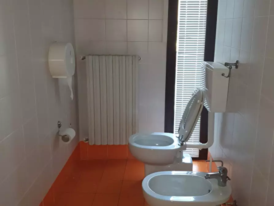 Immagine 9 di Attività commerciale in vendita  in Piazzale Kennedy a Lendinara