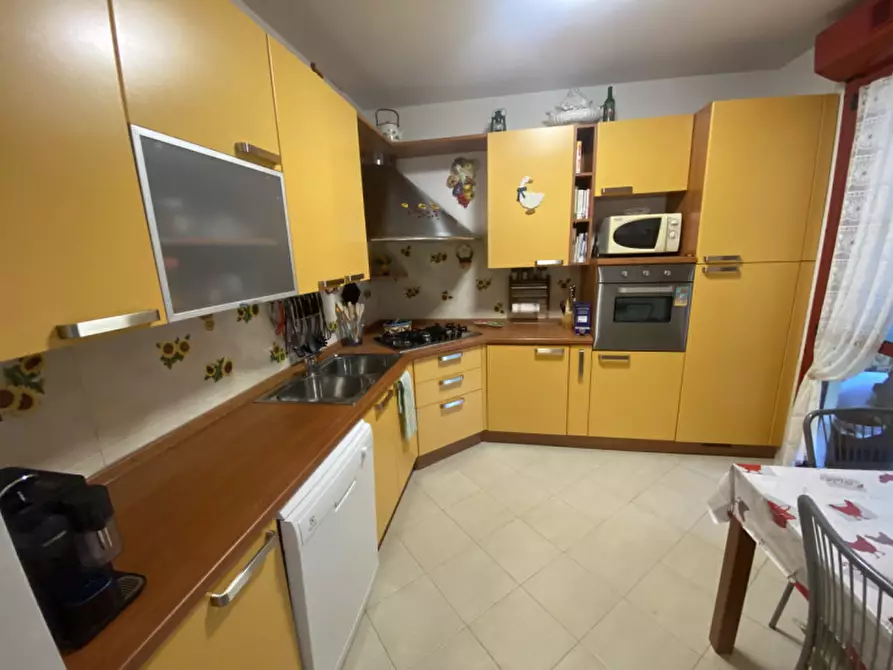 Immagine 9 di Appartamento in vendita  in via rorine 34 a Alba