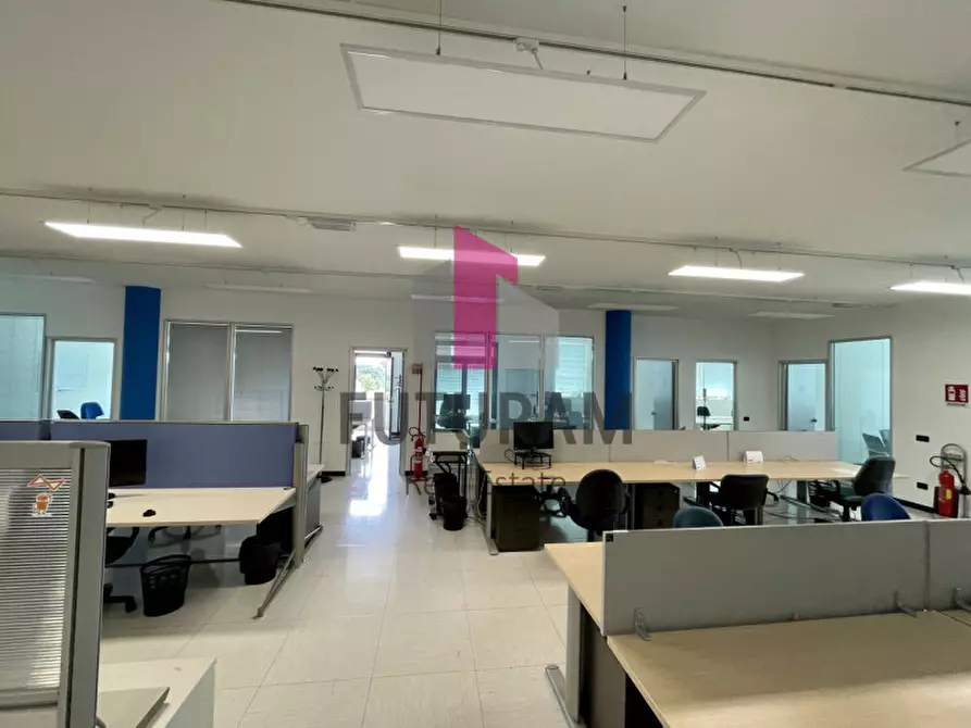 Immagine 6 di Ufficio in affitto  in VIA LONGHIN 1 a Padova