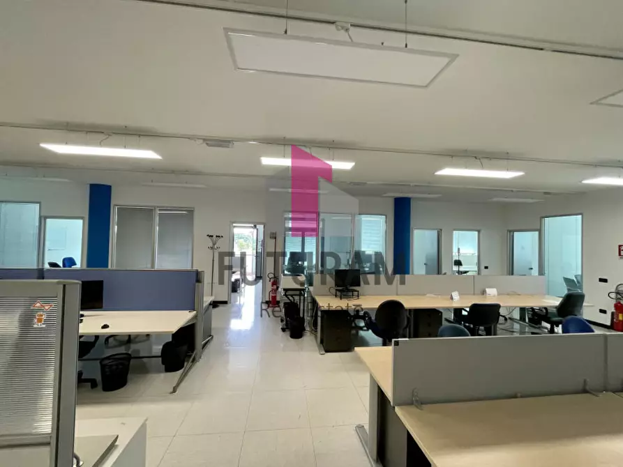 Immagine 7 di Ufficio in affitto  in VIA LONGHIN 1 a Padova