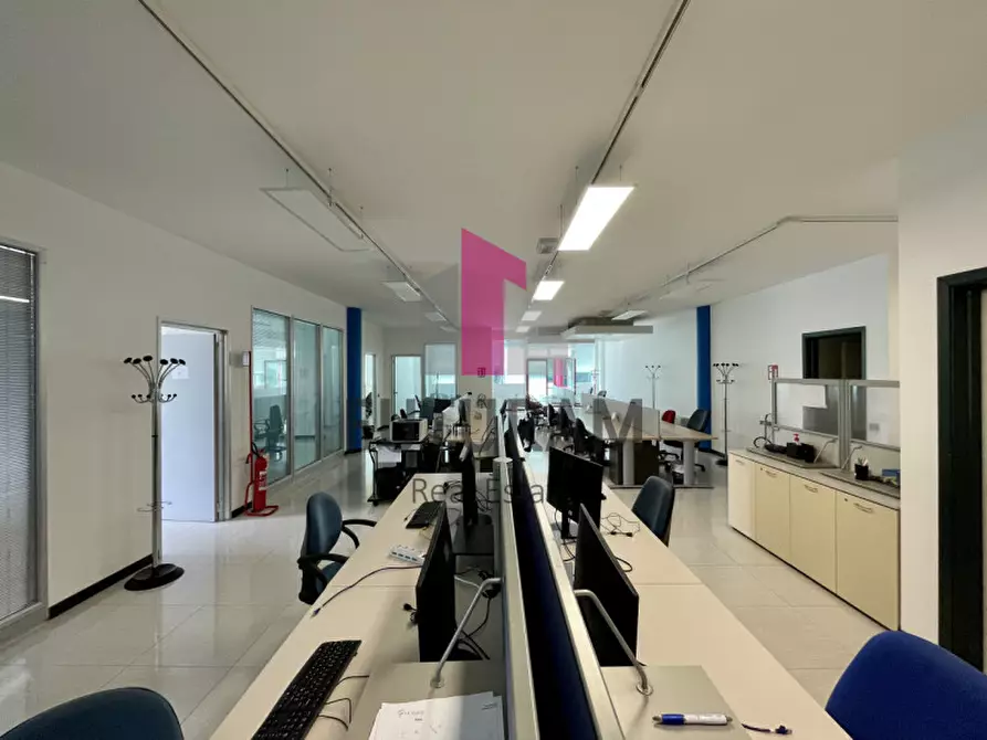 Immagine 10 di Ufficio in affitto  in VIA LONGHIN 1 a Padova