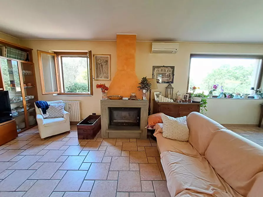 Immagine 6 di Villa in vendita  a Corciano
