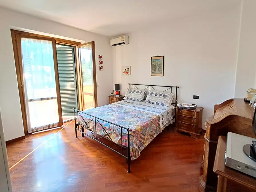 Immagine 10 di Villa in vendita  a Corciano