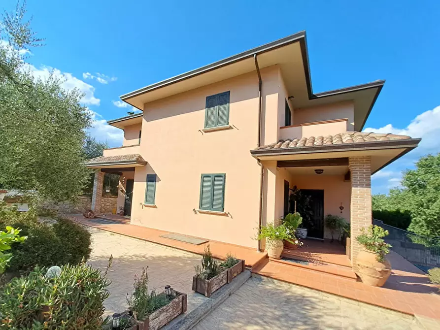 Immagine 27 di Villa in vendita  a Corciano