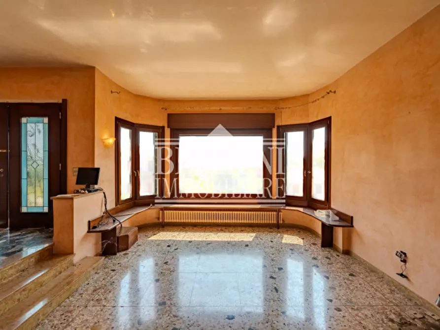 Immagine 1 di Villa in vendita  in Via Poggian a Creazzo