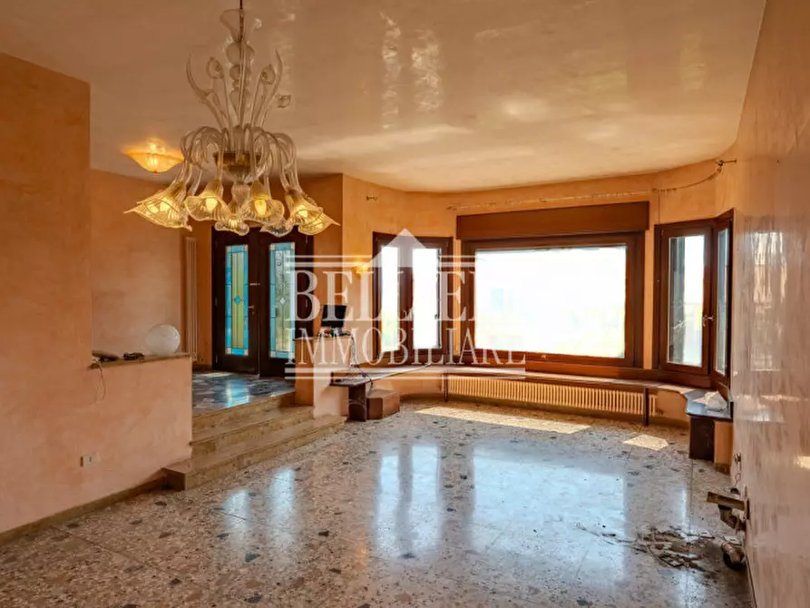Immagine 2 di Villa in vendita  in Via Poggian a Creazzo