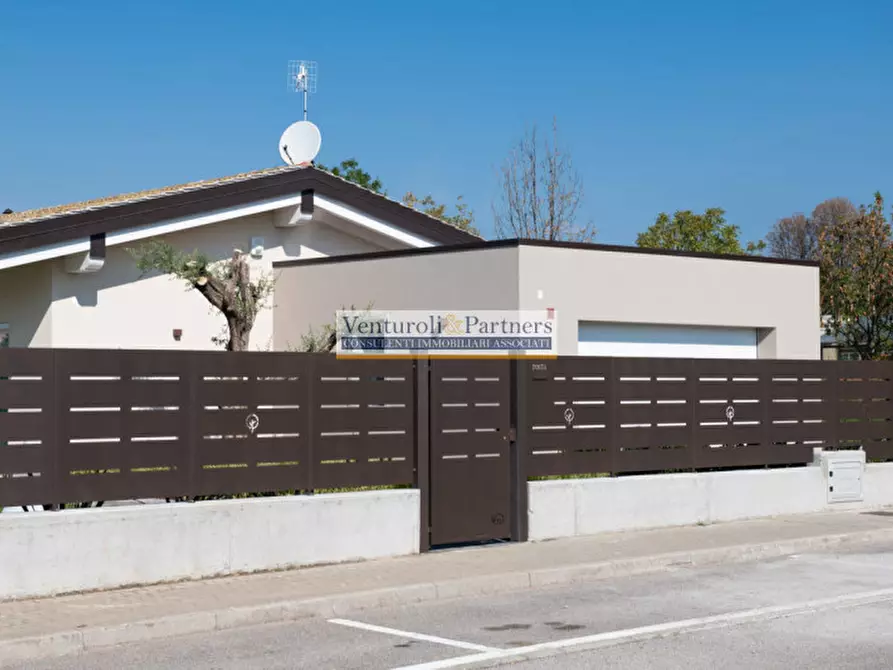 Immagine 6 di Villa in vendita  in Via Grezze a Desenzano Del Garda