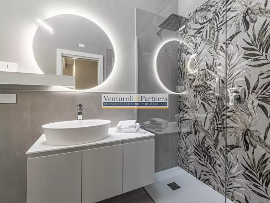 Immagine 19 di Villa in vendita  in Via Grezze a Desenzano Del Garda