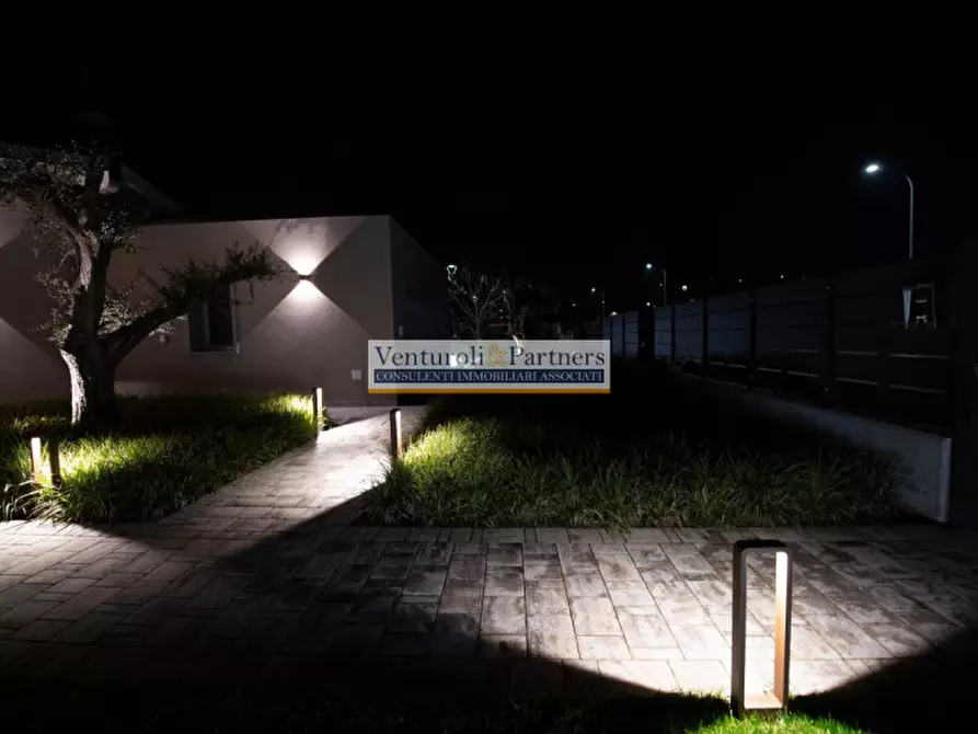 Immagine 23 di Villa in vendita  in Via Grezze a Desenzano Del Garda