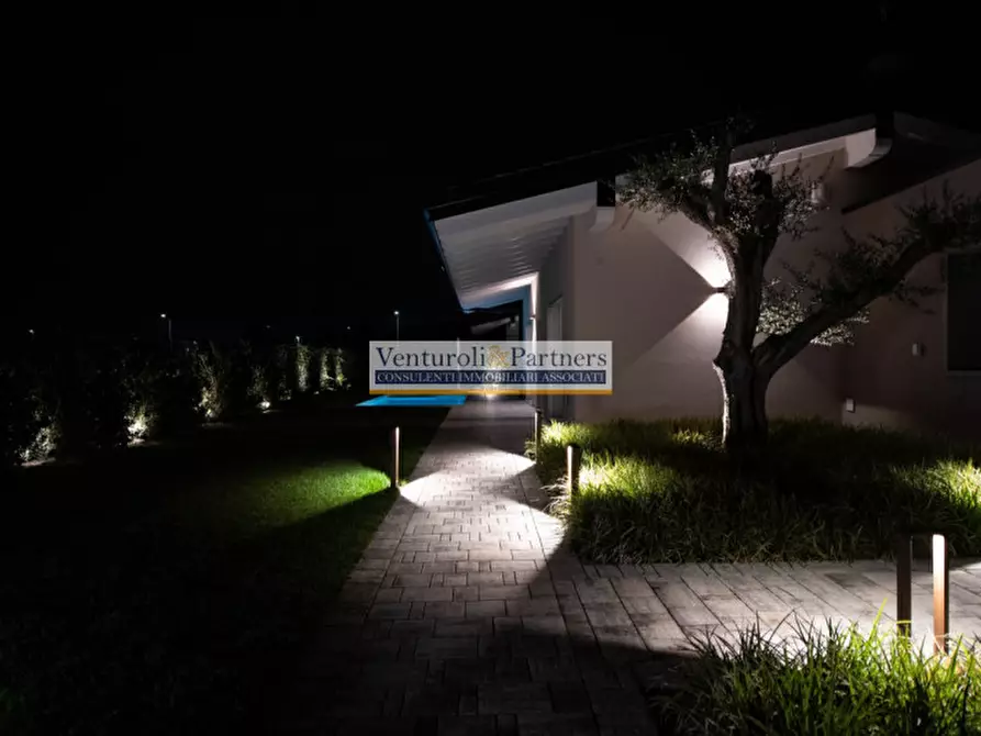 Immagine 24 di Villa in vendita  in Via Grezze a Desenzano Del Garda