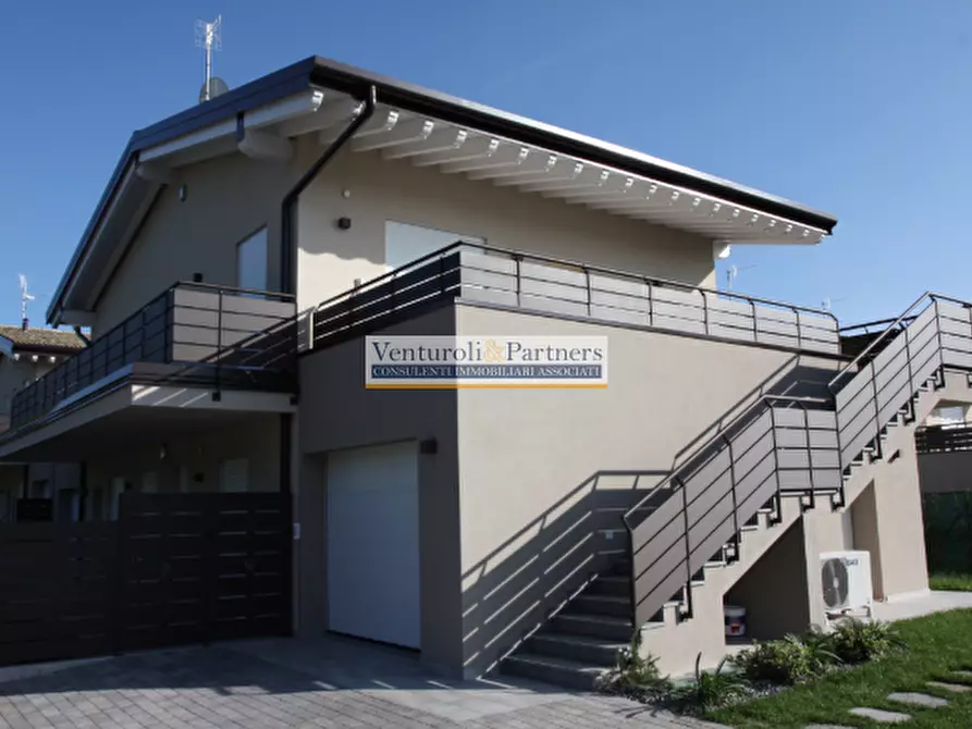 Immagine 1 di Appartamento in vendita  in Via Grezze a Desenzano Del Garda