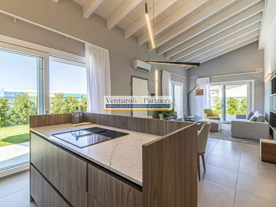 Immagine 9 di Appartamento in vendita  in Via Grezze a Desenzano Del Garda