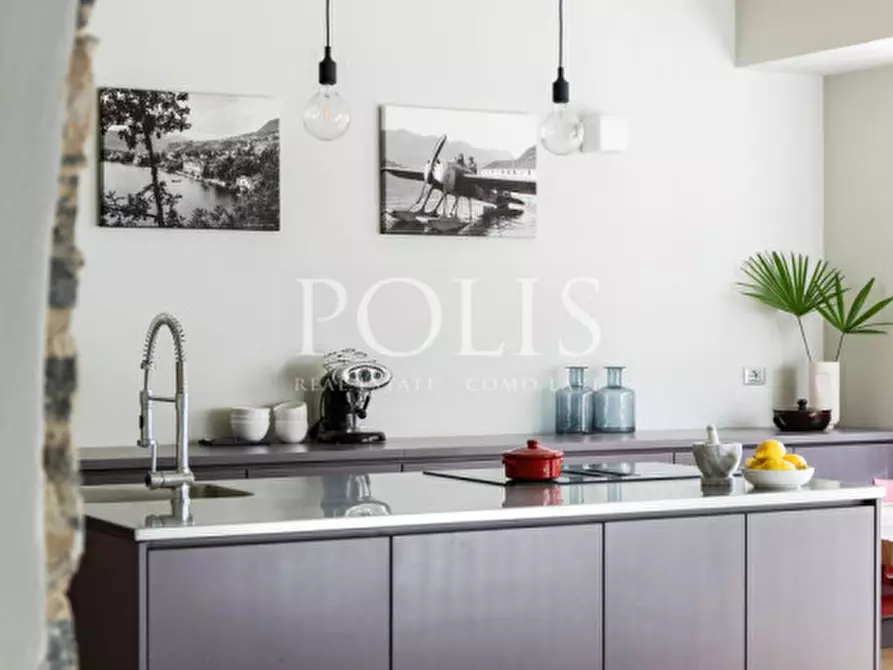 Immagine 17 di Appartamento in vendita  a Cernobbio