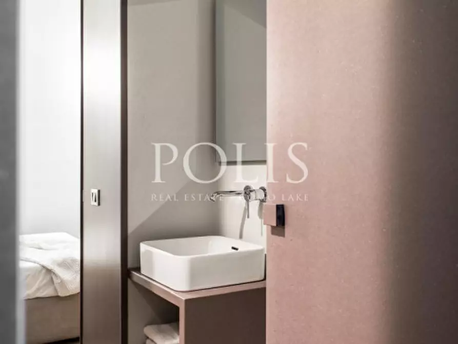 Immagine 22 di Appartamento in vendita  a Cernobbio