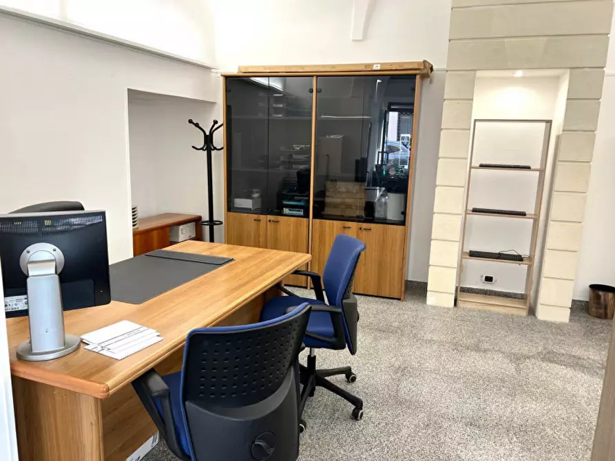 Immagine 2 di Ufficio in vendita  in Via Roma, 73042 Casarano LE, Italia a Casarano