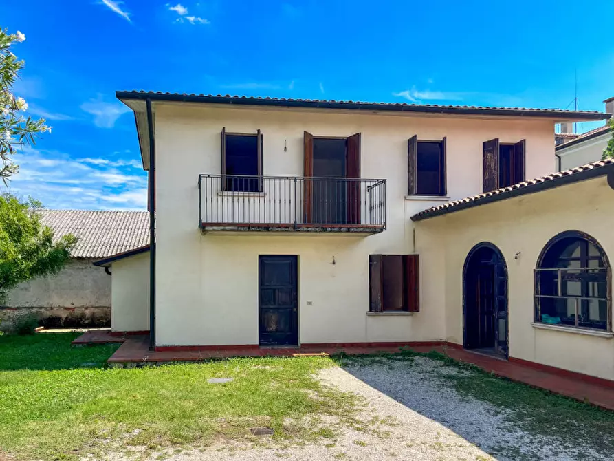 Immagine 2 di Casa indipendente in vendita  in Via Risorgimento a Montebelluna