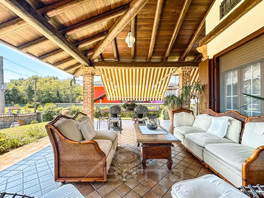 Immagine 4 di Villa in vendita  in Via Cossato, 44/a a Gattinara