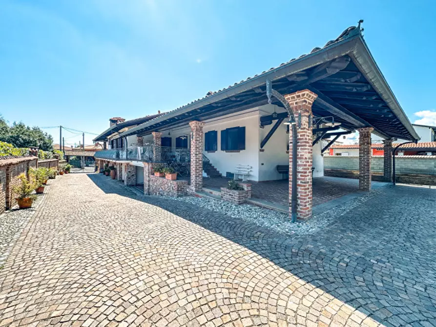 Immagine 11 di Villa in vendita  in Via Cossato, 44/a a Gattinara