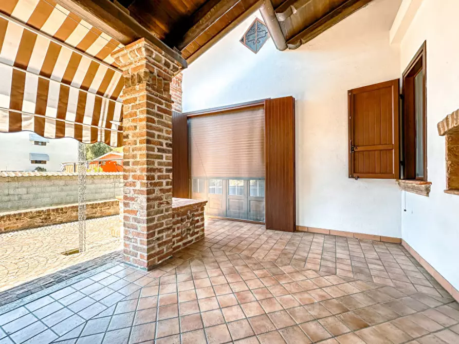 Immagine 18 di Villa in vendita  in Via Cossato, 44/a a Gattinara